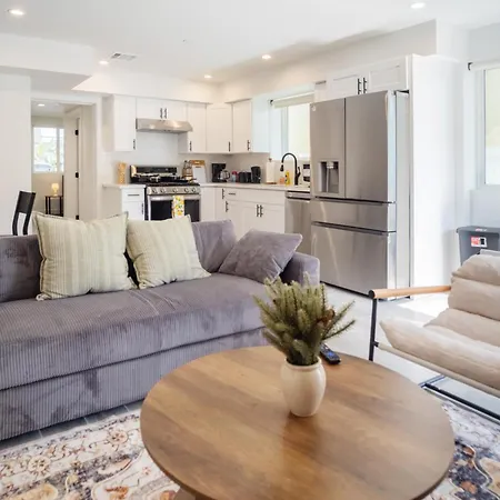 Cozy La Retreat Near Usc Steps To Koreatown & Downtown